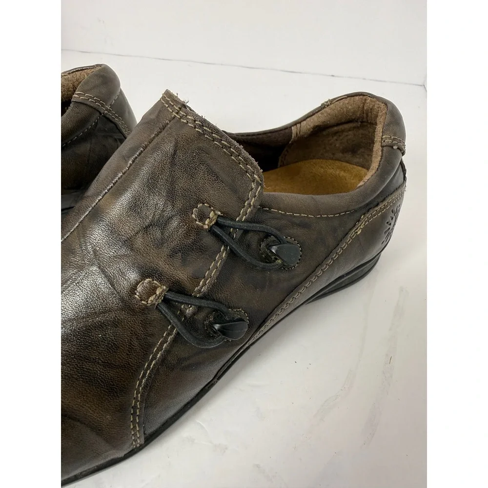 Red Willow Taryn Footwear Brown Textured Leather Bungee Slip On Loafers Shoes